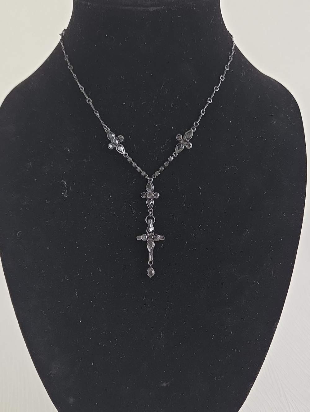 Vintage Guess Black Cross Pendant Necklace  16 In